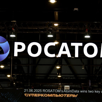 Logo del operador estatal nuclear de Rusia, Rosatom, durante una feria en San Petersburgo en junio de 2025 (archivo) Europa Press/Contacto/Maksim Konstantinov