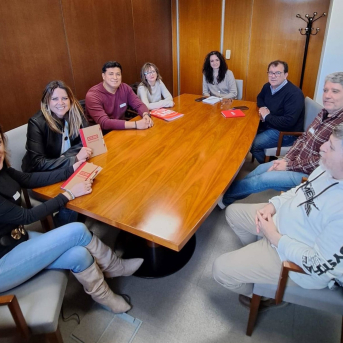 El comité de empresa de Zelenza abre con IU y CHA una ronda de contactos con los partidos aragoneses