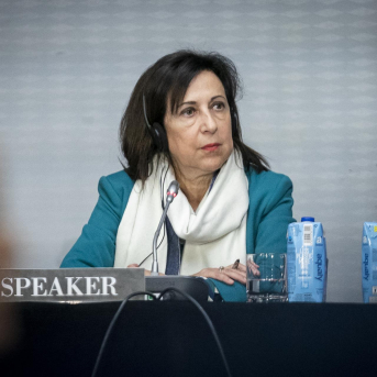 La ministra de Defensa, Margarita Robles, interviene en el discurso de apertura de la Comisión de Seguridad y Defensa (DSC), en el Hotel Meliá Castilla, a 19 de noviembre de 2022, en Madrid (España).  A. Pérez Meca - Europa Press