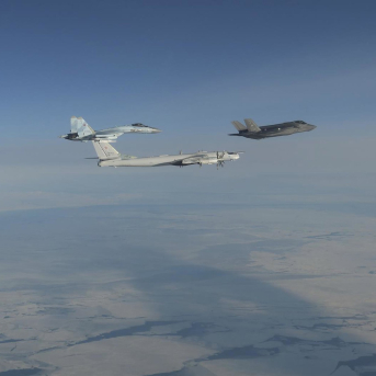 Dos bombarderos estratégicos Tu-95 y dos cazas Su-27 rusos son interceptados por aviones de Estados Unidos (archivo) Europa Press/Contacto/Tsgt. Donald Hudson/U.S. Air