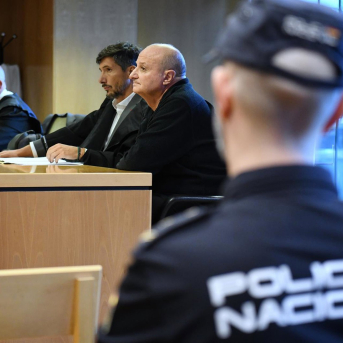 El presunto asesino de Juana Canal, Jesús Pradales (d) y su abogado Juan Luis Salgado (i), durante un juicio en la Audiencia de Madrid, a 17 de septiembre de 2024, en Madrid (España). Fernando Sánchez - Europa Press El presunto asesino de Juana Canal, Jesús Pradales (d) y su abogado Juan Luis Salgado (i), durante un juicio en la Audiencia de Madrid, a 17 de septiembre de 2024, en Madrid (España). Fernando Sánchez - Europa Press
