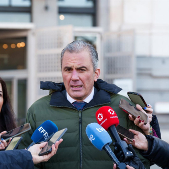 El portavoz de Vox en el Ayuntamiento de Madrid, Javier Ortega Smith, ofrece declaraciones a los medios Matias Chiofalo - Europa Press