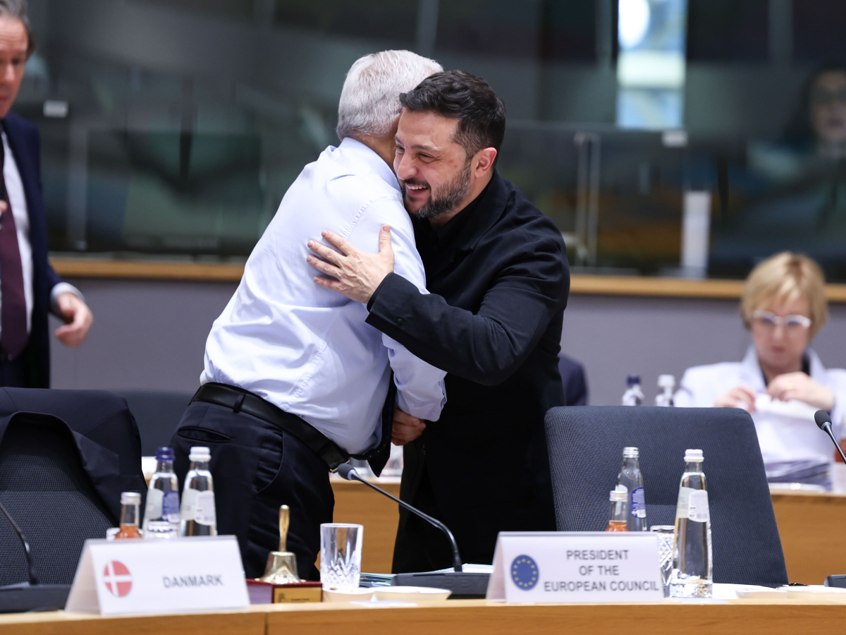 De izquierda a derecha: António COSTA (Presidente del Consejo Europeo, CONSEJO EUROPEO), Volodymyr ZELENSKYY (Presidente de Ucrania, Ucrania)