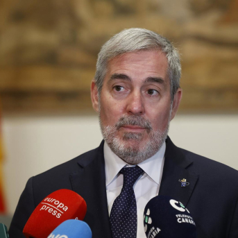 El presidente de Canarias, Fernando Clavijo, atiende a los medios de comunicación Kike Rincón - Europa Press