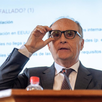El presidente del Instituto de Estabilidad Financiera, Fernando Restoy, durante una intervención en 2023. APIE