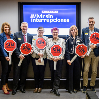 Los ponentes con el lema de la iniciativa