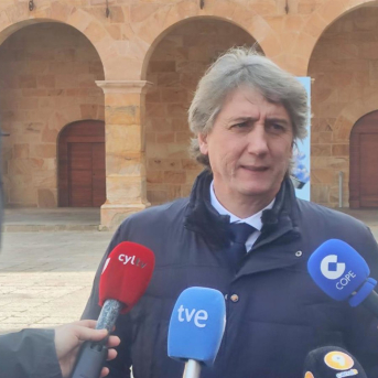 Carlos Martínez analiza la encuesta del CIS. EUROPA PRESS Carlos Martínez analiza la encuesta del CIS. EUROPA PRESS