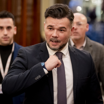 El portavoz de ERC en el Congreso, Gabriel Rufián, a su llegada a una sesión plenaria | A. Pérez Meca / Europa Press