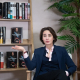 La escritora francesa Laurence Debray, biógrafa de Juan Carlos I, posa en una entrevista con Europa Press junto a ejemplares del libro 'Reconcilación' (Grupo Planeta) EUROPA PRESS - FERNANDO SÁNCHEZ