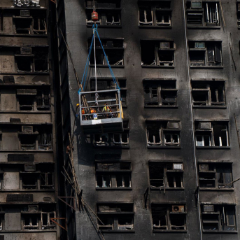 Incendio en el complejo residencial Wang Fuk Court de Hong Kong Europa Press/Contacto/Vernon Yuen Incendio en el complejo residencial Wang Fuk Court de Hong Kong Europa Press/Contacto/Vernon Yuen