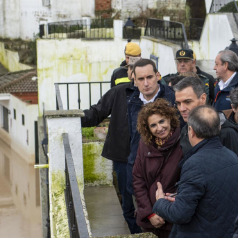 El presidente del Gobierno, Pedro Sánchez, en Jaén por el desbordamiento del Guadalquivir, con la ministra María Jesús Montero. A 09 de febrero de 2026, en Villanueva de la Reina, Jaén (Andalucía, España). C.G. - Europa Press El presidente del Gobierno, Pedro Sánchez, en Jaén por el desbordamiento del Guadalquivir, con la ministra María Jesús Montero. A 09 de febrero de 2026, en Villanueva de la Reina, Jaén (Andalucía, España). C.G. - Europa Press