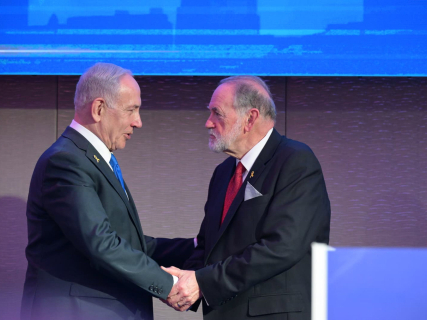 El primer ministro israelí, Benjamin Netanyahu, y el embajador de EEUU en Israel, Mike Huckabee  Europa Press/Contacto/Amos Ben Gershom/Israel Gpo