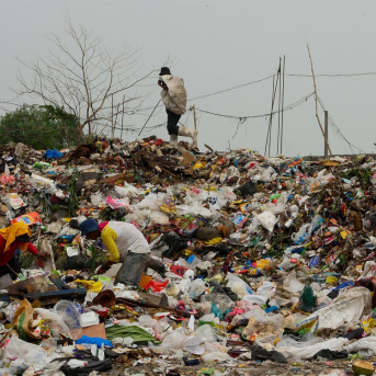 Un vertedero en Filipinas (archivo) Europa Press/Contacto/George Buid