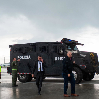 Autoridades colombianas esperan en la base aérea de Bogotá, la llegada de los implicados en el asesinato del fiscal paraguayo Marcelo Pecci en 2022 Europa Press/Contacto/Sebastian Barros
