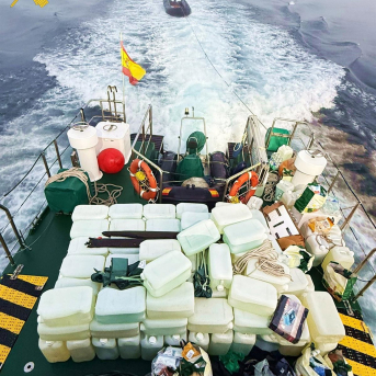 Una de las intervenciones de la Guardia Civil contra el 'petaqueo' en la provincia de Almería. GUARDIA CIVIL