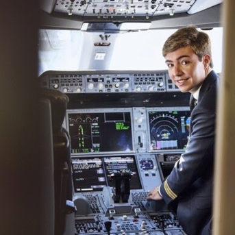 Iberia lanza la sexta edición del programa de cadetes IBERIA