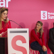 La coordinadora de Sumar, Lara Hernández (i), la vicepresidenta segunda, Yolanda Díaz (c), y la europarlamentaria Vula Tsetsi (d), durante la conferencia política de Sumar, a 22 de noviembre de 2025, en Madrid (España). Jesús Hellín - Europa Press