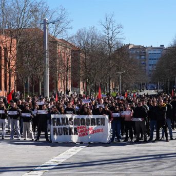 Estudiantes protestan por la presencia de Vox en el Campus de Álava de la EHU IÑAKI BERASALUCE - EUROPA PRESS Estudiantes protestan por la presencia de Vox en el Campus de Álava de la EHU IÑAKI BERASALUCE - EUROPA PRESS
