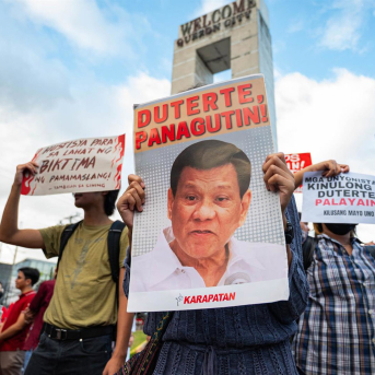 Imagen de archivo de una protesta contra el expresidente Rodrigo Duterte.  Kenosis Yap/ZUMA Press Wire/dpa