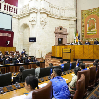 Ampliación | Más de cien alumnos andaluces ejercen de diputados por un día en el Parlamento autonómico Ampliación | Más de cien alumnos andaluces ejercen de diputados por un día en el Parlamento autonómico