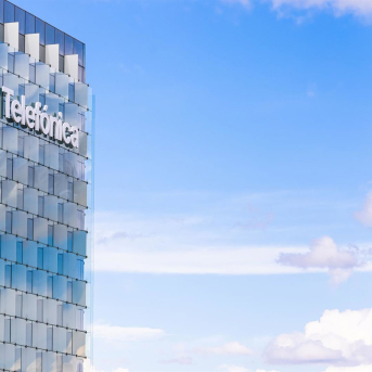 Fachada de la sede de Telefónica TELEFÓNICA Fachada de la sede de Telefónica TELEFÓNICA