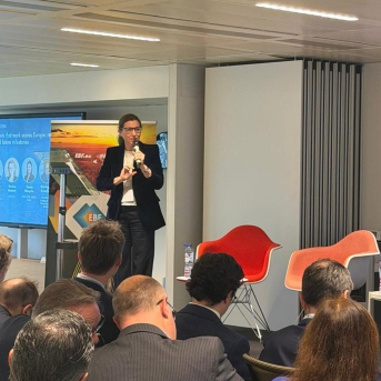 La directora general de la Asociación Española de Banca (AEB), María Abascal, durante el evento organizado por la Federación Bancaria Europea (EBF) sobre 'El futuro de los pagos' en Bruselas. ASOCIACIÓN ESPAÑOLA DE BANCA