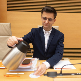 Ampliación | El presidente de RTVE propone cambiar las normas de la UER para vetar en Eurovisión a países en guerra Ampliación | El presidente de RTVE propone cambiar las normas de la UER para vetar en Eurovisión a países en guerra