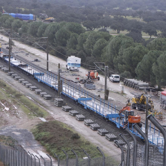Imágenes de las obra de reparación de la vía en Adamuz (Córdoba) tras el siniestro. Madero Cubero - Europa Press