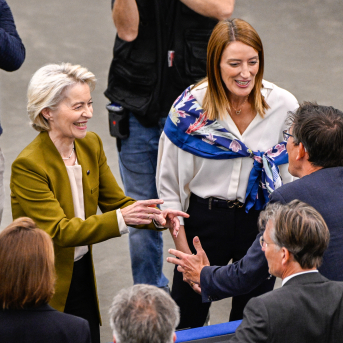 Von der Leyen y Roberta Metsola 