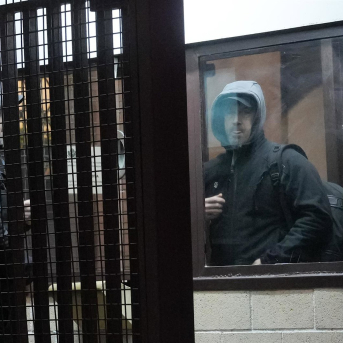 El exjefe militar de ETA Garikoitz Aspiazu Rubina, alias 'Txeroki', a su salida de la prisión de Martutene, a 9 de febrero de 2026, en San Sebastián, Guipúzcoa, País Vasco (España).  Unanue - Europa Press