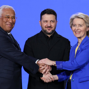 El presidente de Ucrania, Volodimir Zelenski, recibe en Kiev a la presidenta de la Comisión Europea, Ursula von der Leyen, y al presidente del Consejo Europeo, António Costa ALEXANDROS MICHAILIDIS