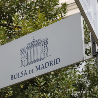 Cartel colocado en las inmediaciones del edificio de La Bolsa de Madrid en Madrid (España) Marta Fernández Jara - Europa Press