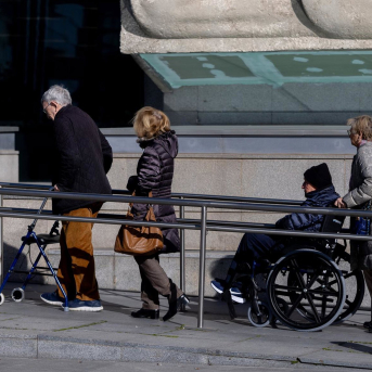 Pensionistas en una calle de Madrid Eduardo Parra - Europa Press