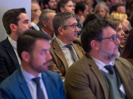 Patxi López (al fondo) y Rafa Rubio.