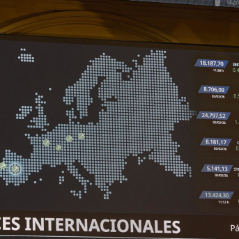 Un panel informativo en el Palacio de la Bolsa de Madrid, a 3 de febrero de 2026, en Madrid (España). Jesús Hellín - Europa Press Un panel informativo en el Palacio de la Bolsa de Madrid, a 3 de febrero de 2026, en Madrid (España). Jesús Hellín - Europa Press