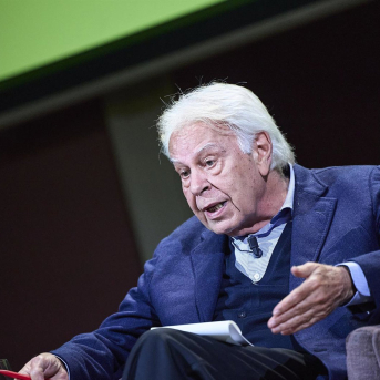 Felipe González reclama una ley para abrir todos los secretos oficiales y ensalza el papel decisivo del Rey en el 23-F