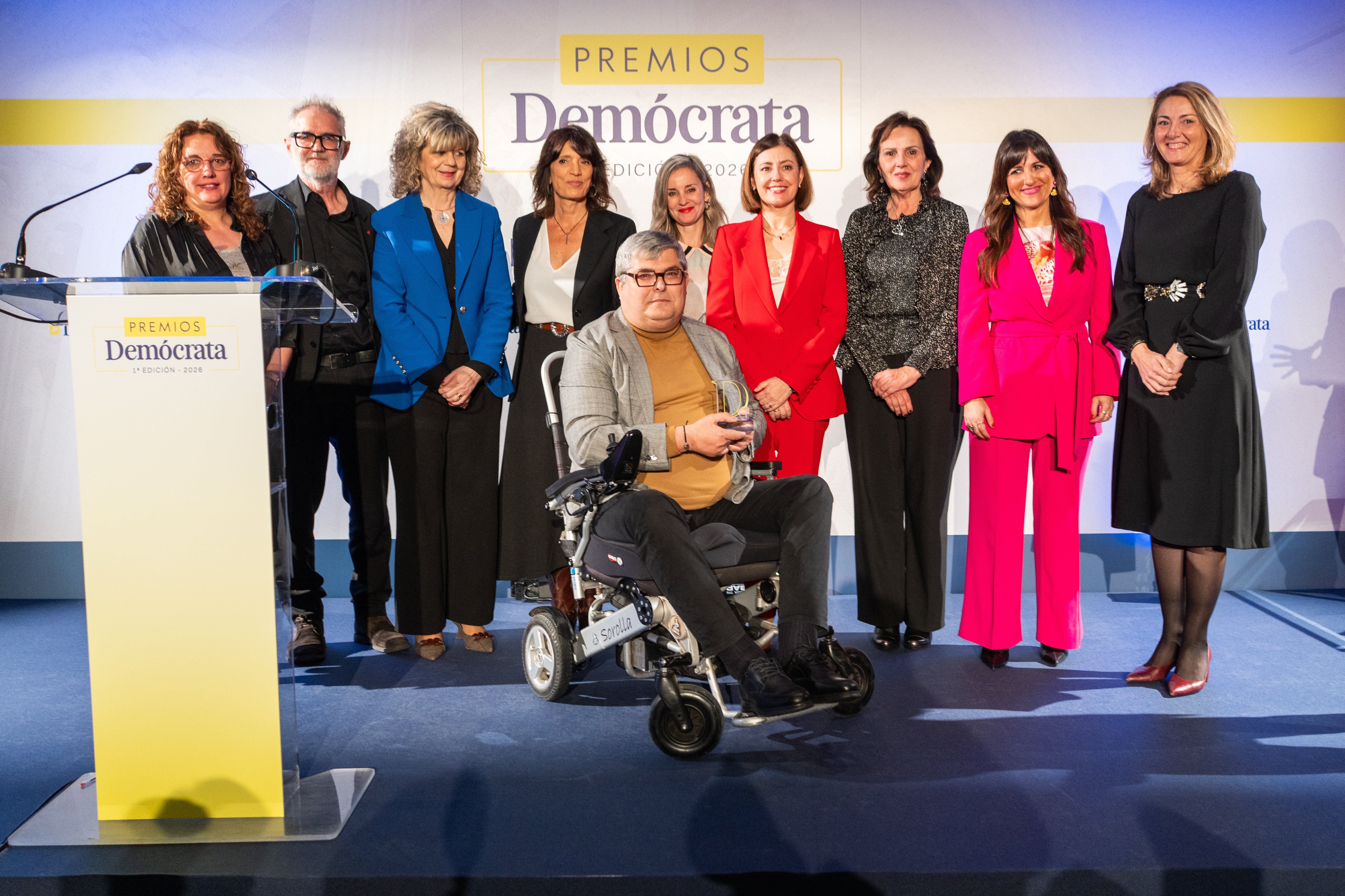 D. José Jiménez, vicepresidente de ConELA y diputadas y diputados partícipes en la elaboración de la Ley