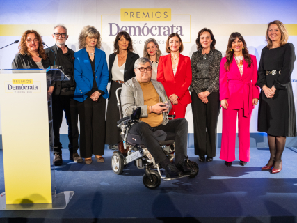 D. José Jiménez, vicepresidente de ConELA y diputadas y diputados partícipes en la elaboración de la Ley