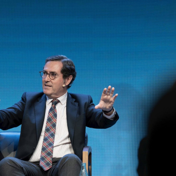 El presidente de CEOE, Antonio Garamendi, interviene durante un coloquio David Zorrakino - Europa Press