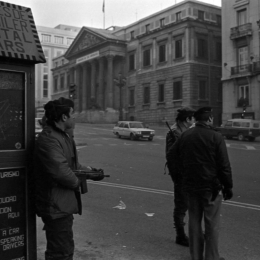 Imágenes del cordón policial que rodea el Congreso de los diputados en donde se está produciendo el intento de Golpe de Estado por parte del Teniente Coronel de la Guardia Civil, Antonio Tejero. Europa Press