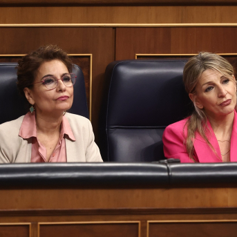 La vicepresidenta de Hacienda, María Jesús Montero, y la vicepresidenta de Trabajo y Economía Social, Yolanda Díaz, durante una sesión de control al Gobierno en el Congreso | Eduardo Parra / Europa Press La vicepresidenta de Hacienda, María Jesús Montero, y la vicepresidenta de Trabajo y Economía Social, Yolanda Díaz, durante una sesión de control al Gobierno en el Congreso | Eduardo Parra / Europa Press