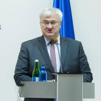 El ministro de Exteriores de Ucrania, Andri Sibiga, en rueda de prensa junto a su homólogo de Ghana.  Europa Press/Contacto/Kirill Chubotin