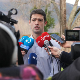 El portavoz del grupo vasco en el Parlamento, Joseba Díez Antxustegi, atiende a los medios antes de la jornada de trabajo del PNV, en el Hotel Usategieta, a 14 de enero de 2026, en Oiartzun (Gipuzkoa) Unanue - Europa Press El portavoz del grupo vasco en el Parlamento, Joseba Díez Antxustegi, atiende a los medios antes de la jornada de trabajo del PNV, en el Hotel Usategieta, a 14 de enero de 2026, en Oiartzun (Gipuzkoa) Unanue - Europa Press
