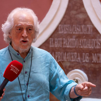 El histórico dirigente del Partido Andalucista Alejandro Rojas Marcos realiza declaraciones a Europa Press en una imagen de archivo Francisco J. Olmo - Europa Press