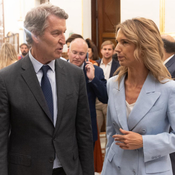 El presidente del PP, Alberto Núñez Feijóo y la diputada del PP Cayetana Álvarez de Toledo salen de una sesión de control al Gobierno en el Congreso de los Diputados, a 17 de septiembre de 2025, en Madrid (España). Eduardo Parra - Europa Press