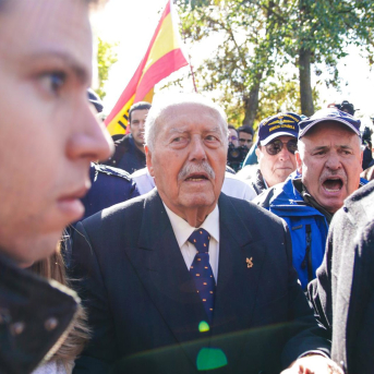 El coronel retirado de la Guardia Civil Antonio Tejero, autor del golpe de Estado fallido del 23-F, en el cementerio de El Pardo-Mingorrubio antes de la rehinumación de Franco. Alejandro Jiménez