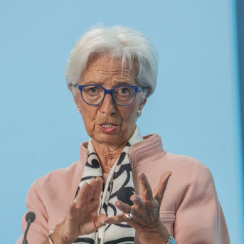 17 de abril de 2025, Hesse, Fráncfort del Meno: Christine Lagarde, presidenta del Banco Central Europeo (BCE), se dirige a los periodistas sobre la última decisión del banco central en materia de tipos de interés. Andreas Arnold/dpa 17 de abril de 2025, Hesse, Fráncfort del Meno: Christine Lagarde, presidenta del Banco Central Europeo (BCE), se dirige a los periodistas sobre la última decisión del banco central en materia de tipos de interés. Andreas Arnold/dpa