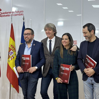El secretario general del PSOE autonómico y candidato a la Presidencia de la Junta, Carlos Martínez, en la presentación del programa. EUROPA PRESS