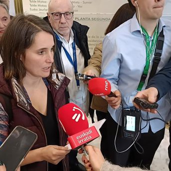 Las víctimas del 3 de marzo censuran a PNV y PSE por suavizar la exigencia al Estado por la masacre de 1976