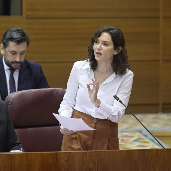 La presidenta de la Comunidad de Madrid, Isabel Díaz Ayuso, durante el pleno de la Asamblea de Madrid, a 19 de febrero de 2026, en Madrid (España).  Jesús Hellín - Europa Press
